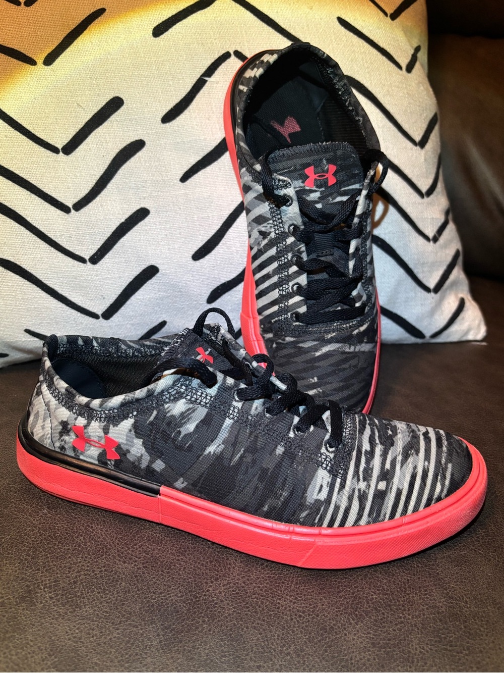 Under Armour Kickit2 Low Utility (Size 4Y) Women’s size 5.5